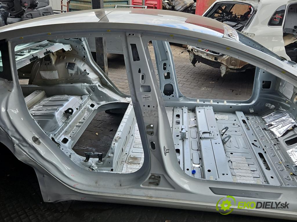 Tesla Model 3 2017- 0.0b: automatic 377 kW  4- Práh: pravý  (Karoséria ostatné)