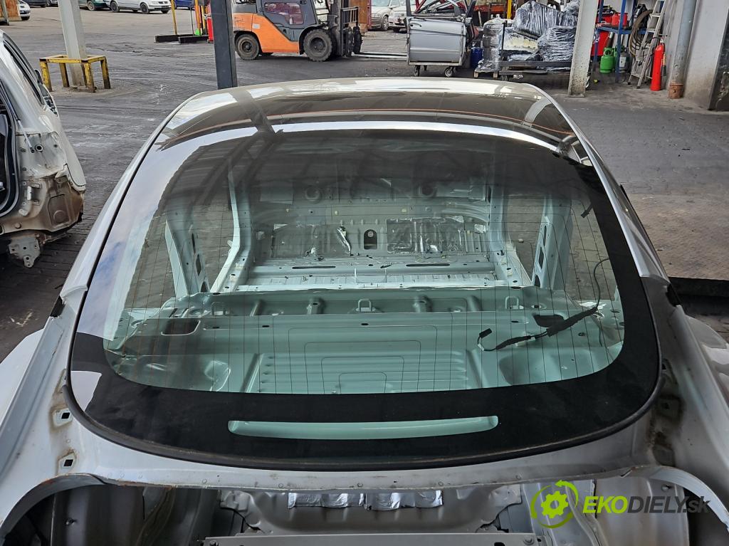 Tesla Model 3 2017- 0.0b: automatic 377 kW  4- Strecha: 