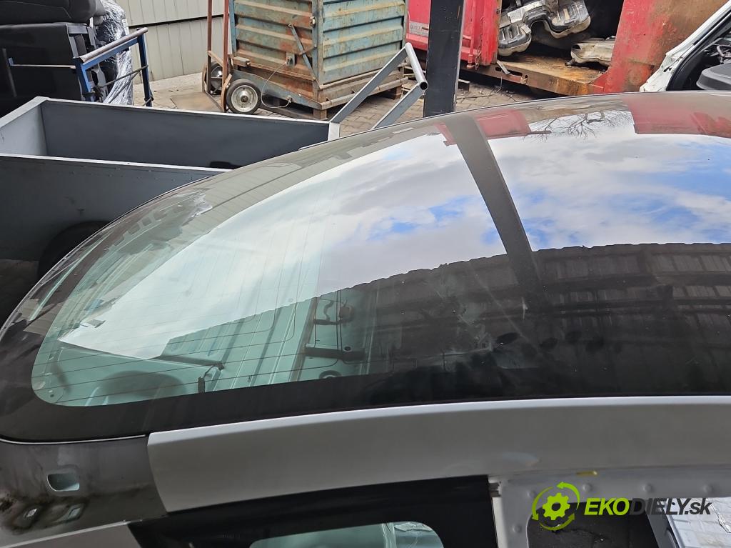 Tesla Model 3 2017- 0.0b: automatic 377 kW 4- Strecha: