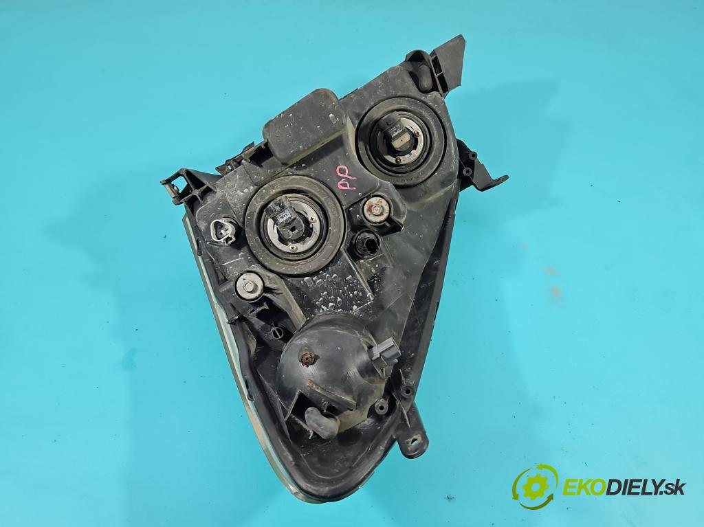 Toyota Corolla Verso II 2004-2009 2.0 D4D 116 HP manual 85 kW 1995 cm3 5- Reflektor: pravý  (Svetlo predné pravé)