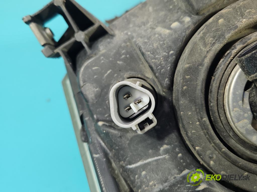 Toyota Corolla Verso II 2004-2009 2.0 D4D 116 HP manual 85 kW 1995 cm3 5- Reflektor: pravý  (Svetlo predné pravé)