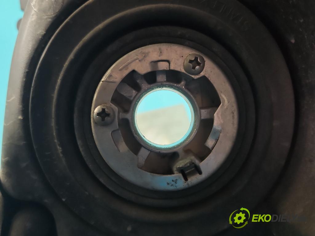 Toyota Corolla Verso II 2004-2009 2.0 D4D 116 HP manual 85 kW 1995 cm3 5- Reflektor: pravý  (Svetlo predné pravé)