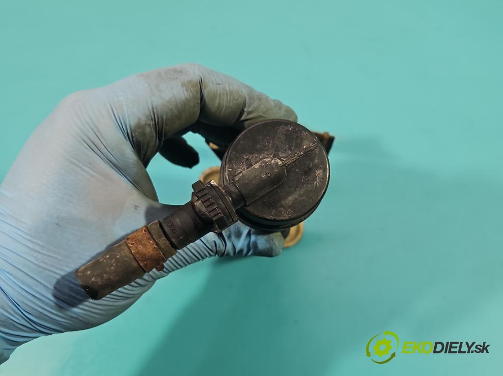 Toyota Corolla Verso II 2004-2009 2.0 D4D 116 HP manual 85 kW 1995 cm3 5- ostrekovač reflektor: ľavý  (Motorček ostrekovačov)