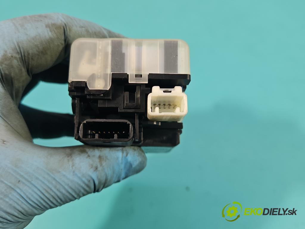 Toyota Corolla Verso II 2004-2009 2.0 D4D 116 HP manual 85 kW 1995 cm3 5- Spínačka 626399-000 (Spínacia skrinka)