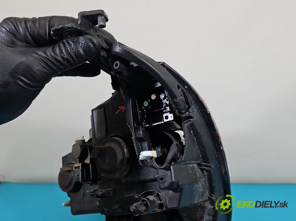 Renault Megane IV 2016-2024 1.5 dci 116 HP automatic 85 kW 1461 cm3 4- Reflektor: pravý 260104596R (Svetlo predné pravé)