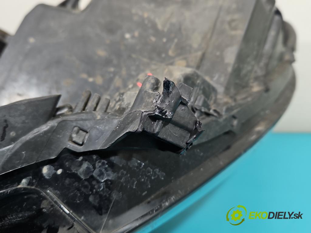 Renault Megane IV 2016-2024 1.5 dci 116 HP automatic 85 kW 1461 cm3 4- Reflektor: pravý 260104596R (Svetlo predné pravé)