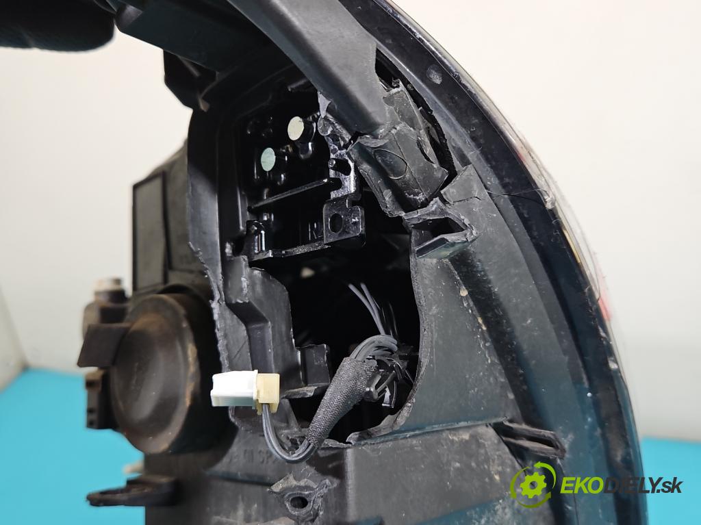 Renault Megane IV 2016-2024 1.5 dci 116 HP automatic 85 kW 1461 cm3 4- Reflektor: pravý 260104596R (Svetlo predné pravé)