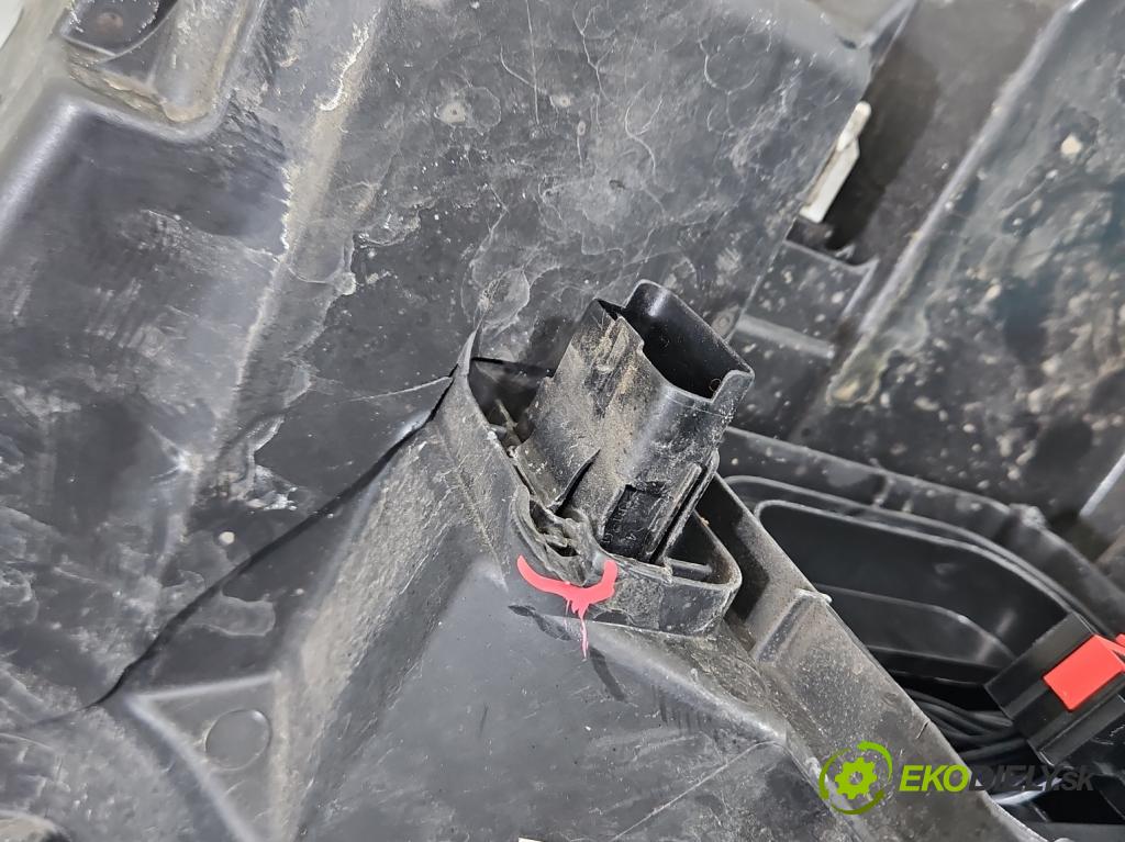 Renault Megane IV 2016-2024 1.5 dci 116 HP automatic 85 kW 1461 cm3 4- Reflektor: pravý 260104596R (Svetlo predné pravé)