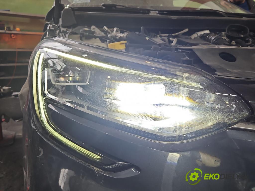 Renault Megane IV 2016-2024 1.5 dci 116 HP automatic 85 kW 1461 cm3 4- Reflektor: pravý 260104596R (Svetlo predné pravé)