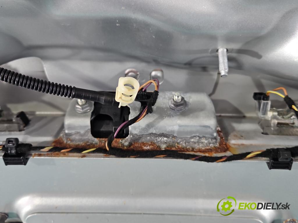 Vw Golf VI 2008-2013 1.6 tdi 105 hp manual 77 kW 1598 cm3 5- zadní kufrové dveře  (Zadní kapoty)