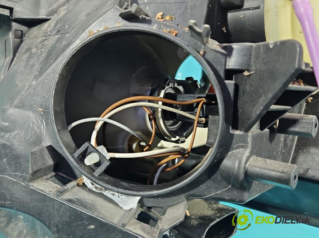 Mercedes B W245 2005-2011 2.0 cdi 140 HP manual 103 kW 1991 cm3 5- Reflektor: pravý A1698201861 (Svetlo predné pravé)