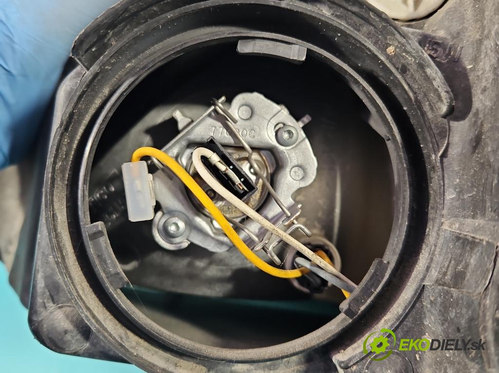 Opel Combo C 2001-2011 1.4 16V 90 HP manual 66 kW 1364 cm3 5- Reflektor: pravý  (Svetlo predné pravé)