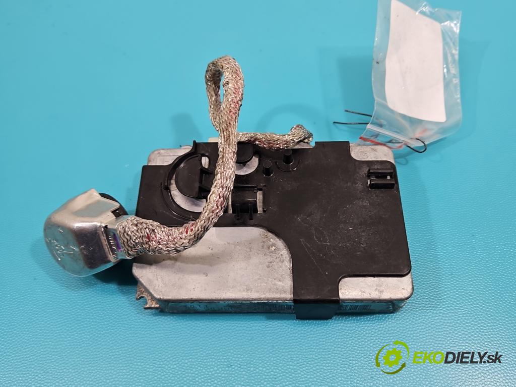 Lexus RX II 2003-2008 3.3 V6 211KM automatic 155 kW 3311 cm3 5- střídač: xenon 85967-0E020 (Riadiaca jednotka xenónu)