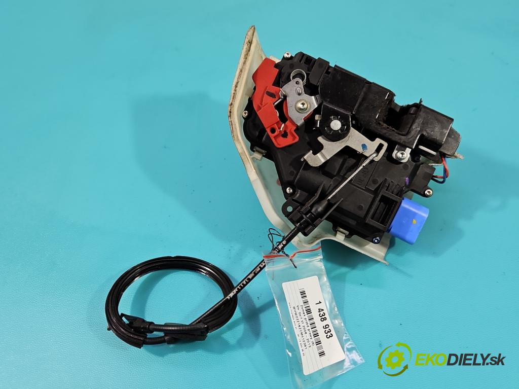 Vw Golf VI 2008-2013 1.6 tdi 105 hp manual 77 kW 1598 cm3 5- zámek přední pravý