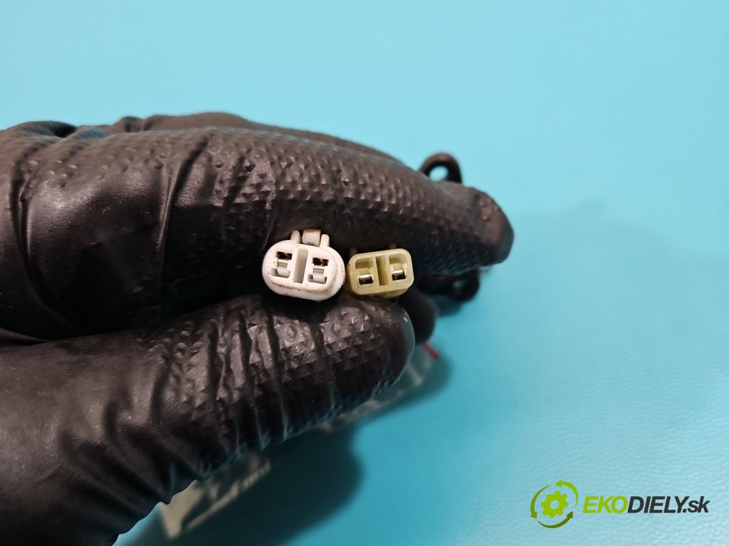 Suzuki Grand Vitara II 2005-2014 2.0 16V 140 HP manual 103 kW 1995 cm3 5- rukoväť predné ľavé mimo: (Vonkajšie predné ľavé)