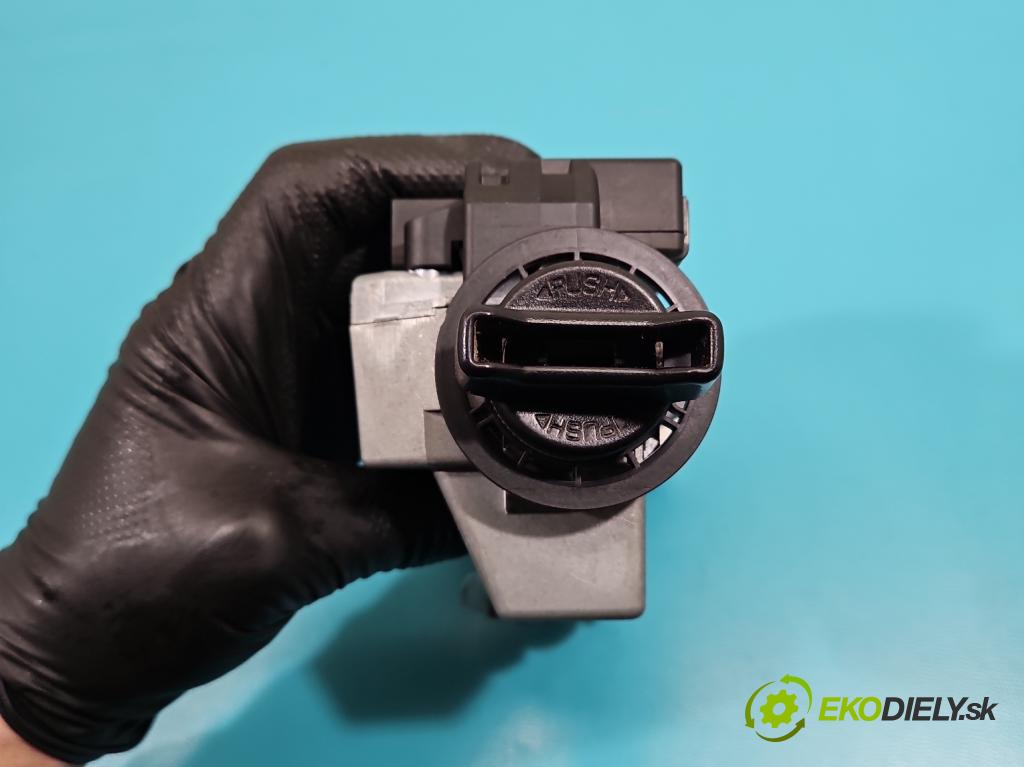 Suzuki Grand Vitara II 2005-2014 2.0 16V 140 HP manual 103 kW 1995 cm3 5- Spínačka 33970-65J00 (Spínacia skrinka)