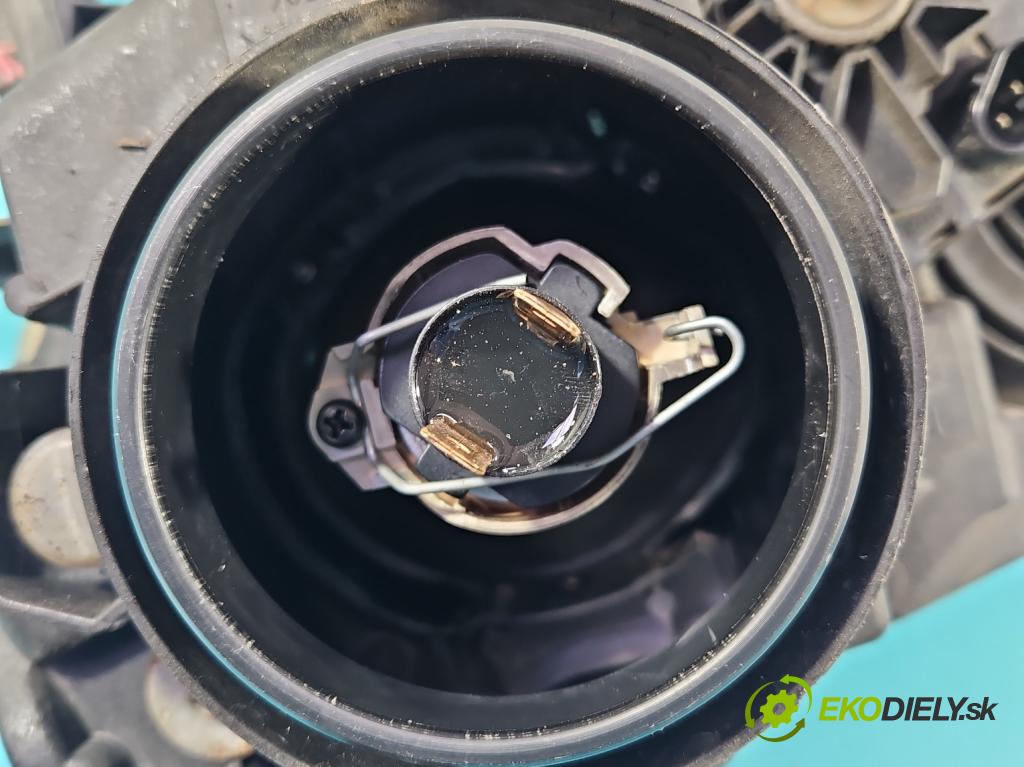 Suzuki Grand Vitara II 2005-2014 2.0 16V 140 HP manual 103 kW 1995 cm3 5- Reflektor: pravý  (Svetlo predné pravé)