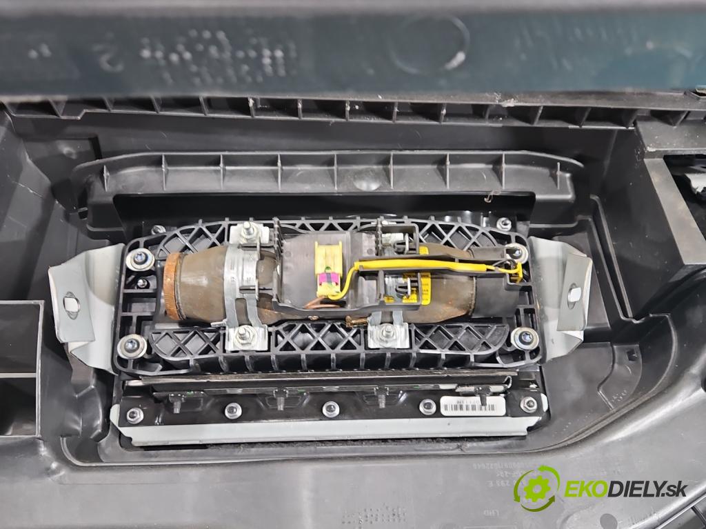 Vw Golf VI 2008-2013 1.6 tdi 105 HP manual 77 kW 1598 cm3 5- kokpit,pristrojová doska rozdeľovacia