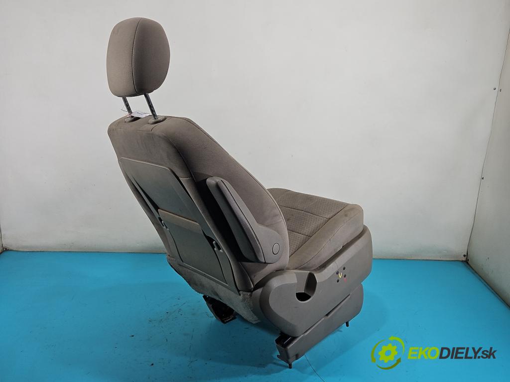 Chrysler Voyager V 2007-2016 3.8 V6 215KM automatic 158 kW 3778 cm3 5- Sedačka ľavý  (Sedačka, sedadlo)