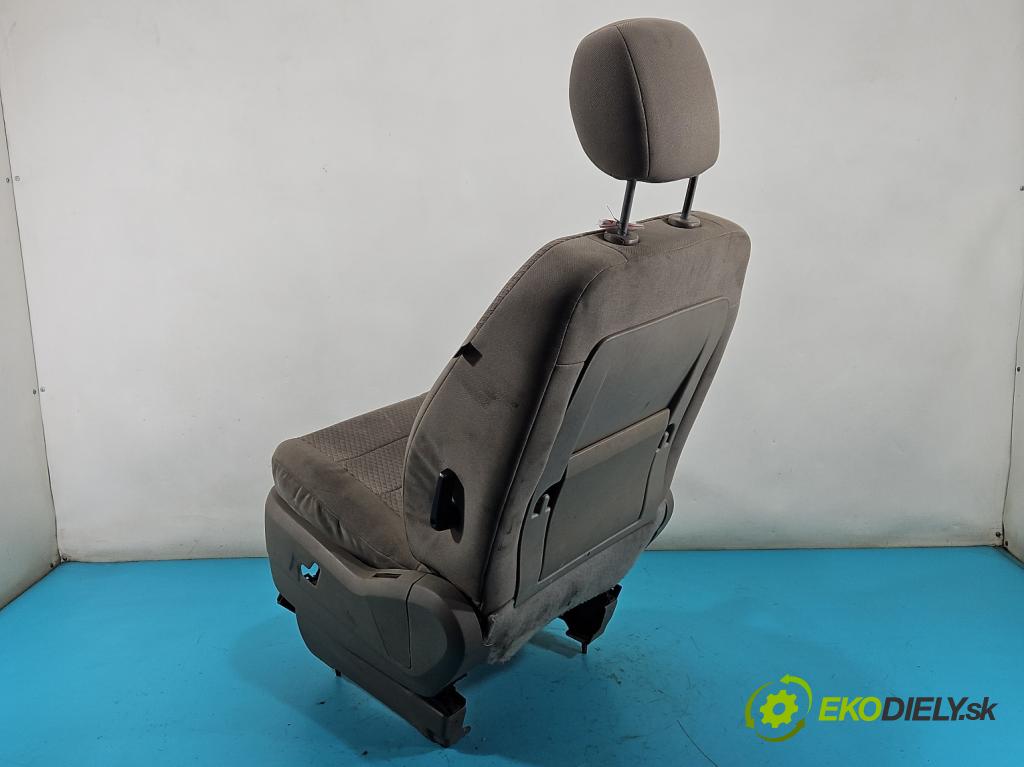 Chrysler Voyager V 2007-2016 3.8 V6 215KM automatic 158 kW 3778 cm3 5- Sedačka ľavý  (Sedačka, sedadlo)