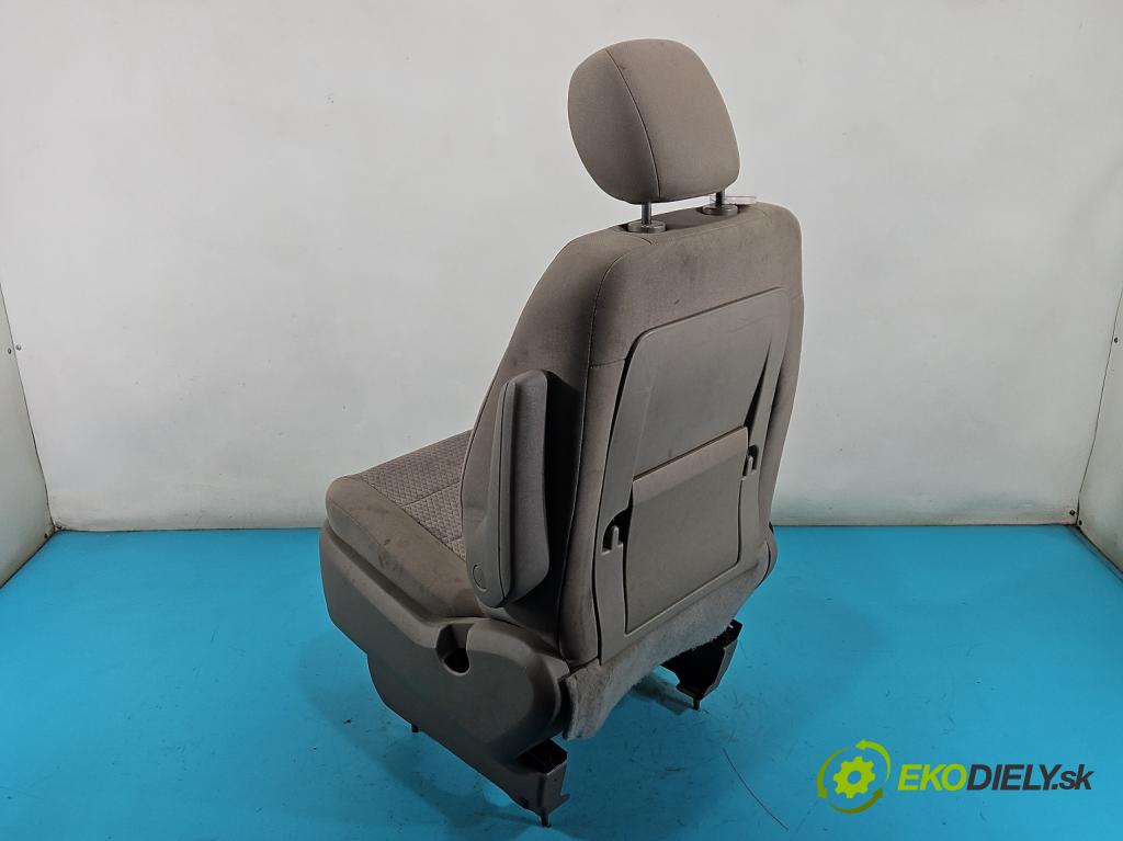 Chrysler Voyager V 2007-2016 3.8 V6 215KM automatic 158 kW 3778 cm3 5- Sedačka pravý  (Sedačka, sedadlo)