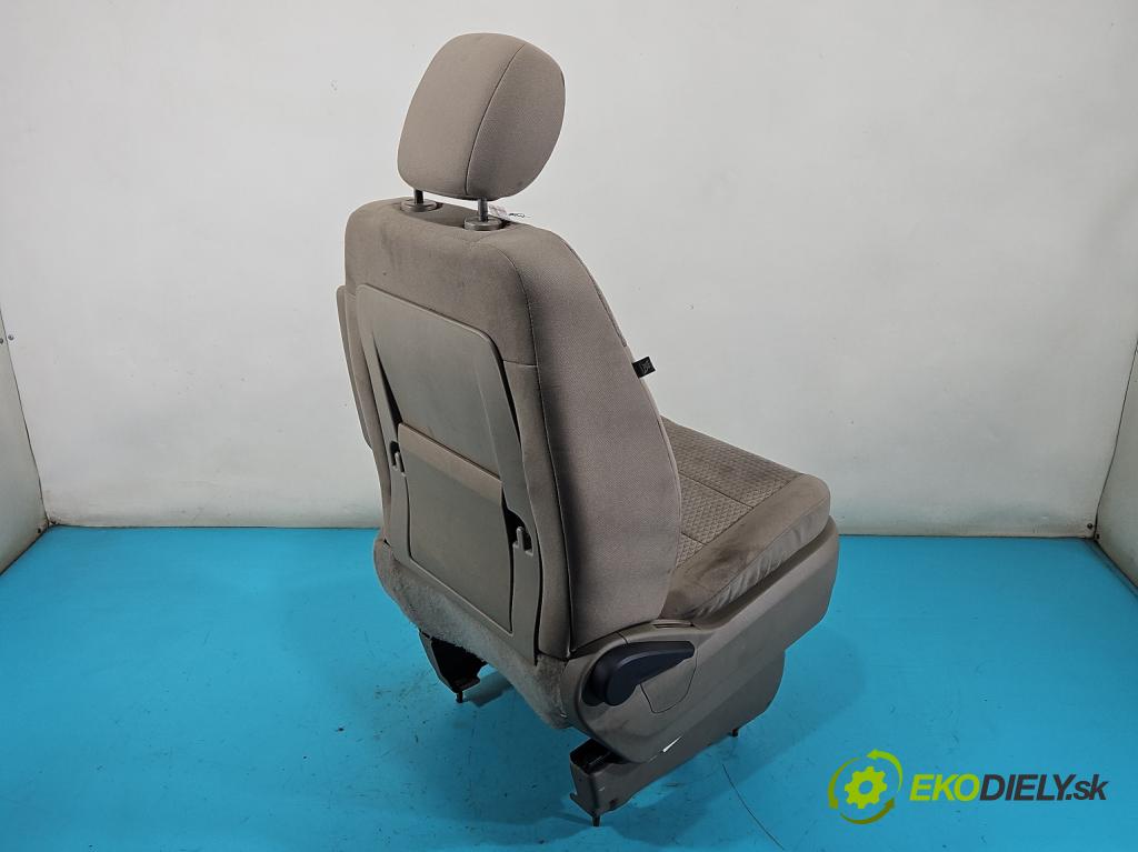 Chrysler Voyager V 2007-2016 3.8 V6 215KM automatic 158 kW 3778 cm3 5- Sedačka pravý  (Sedačka, sedadlo)