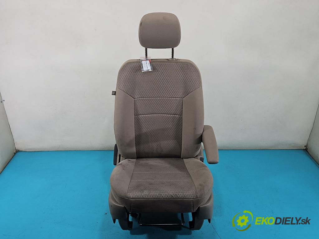 Chrysler Voyager V 2007-2016 3.8 V6 215KM automatic 158 kW 3778 cm3 5- Sedačka pravý  (Sedačka, sedadlo)