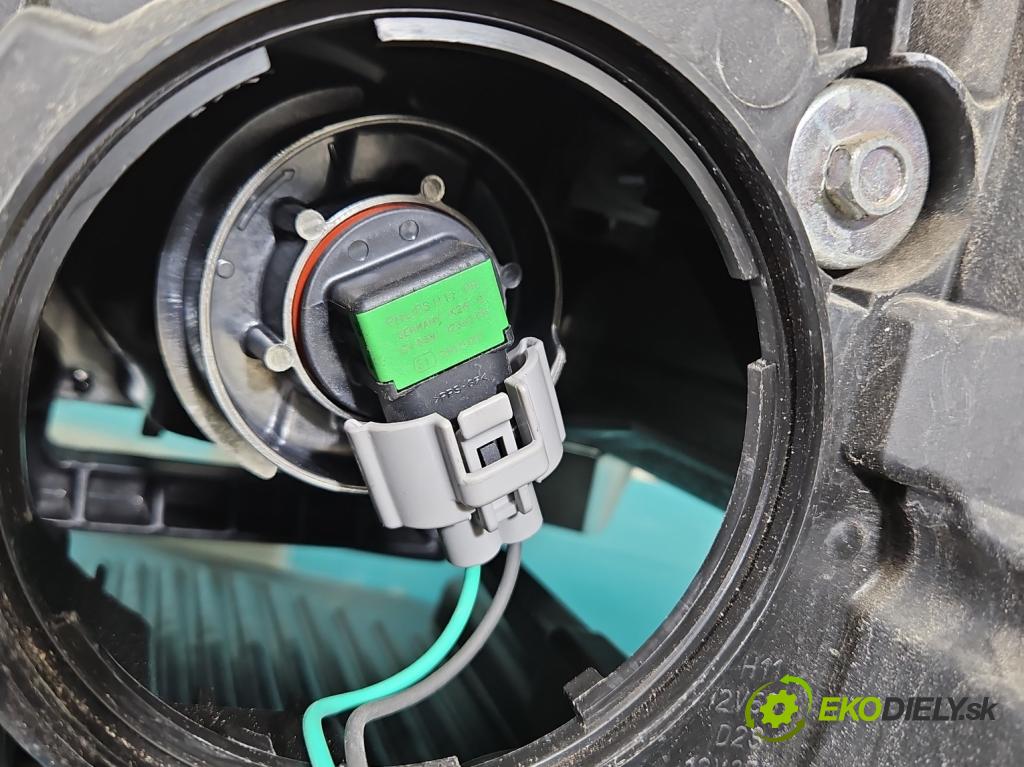 Peugeot 4007 2007-2012 2.2 hdi 156 HP automatic 115 kW 2179 cm3 5- Reflektor: pravý  (Svetlo predné pravé)