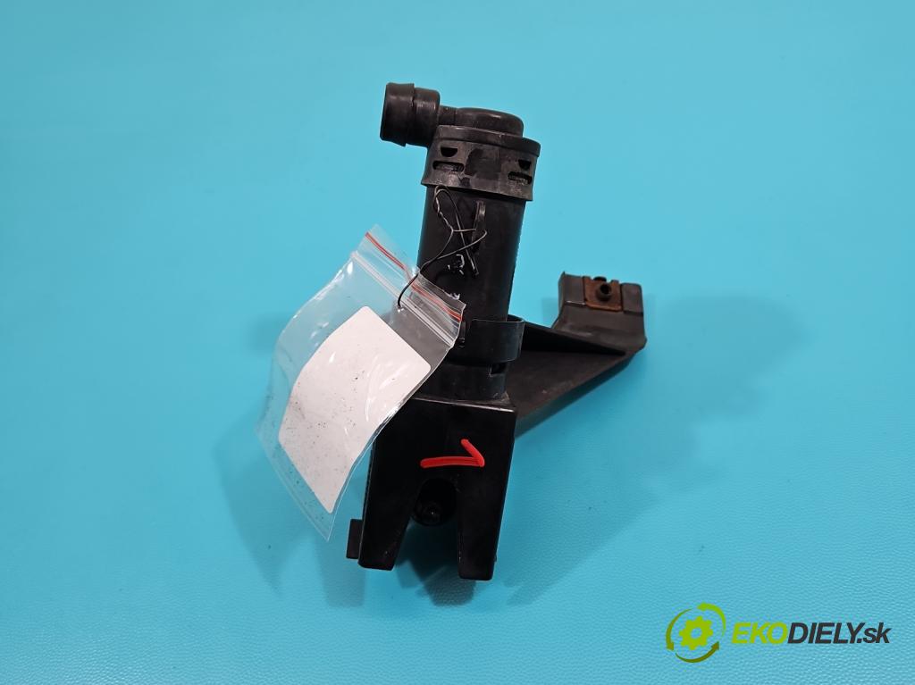 Lexus RX II 2003-2008 3.3 V6 211KM automatic 155 kW 3311 cm3 5- ostrekovač reflektor: ľavý  (Motorček ostrekovačov)