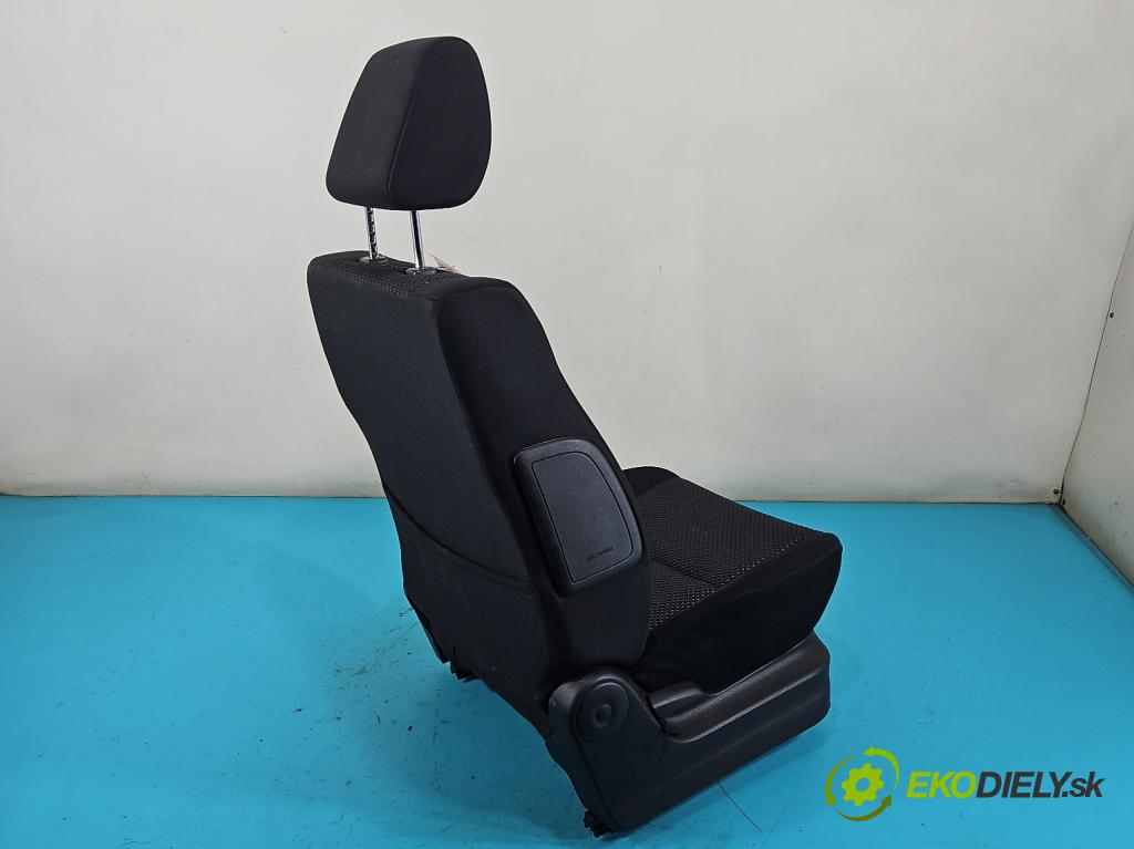 Suzuki Grand Vitara II 2005-2014 2.0 16V 140 HP manual 103 kW 1995 cm3 5- Sedačka pravý  (Sedačka, sedadlo)