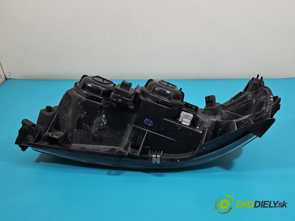 Volvo S60 I 2000-2010 2.4 D5 163 HP manual 120 kW 2401 cm3 4- Reflektor: pravý  (Svetlo predné pravé)