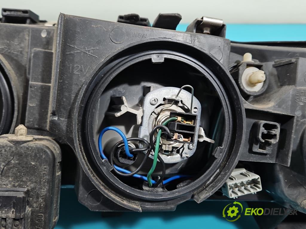 Volvo S60 I 2000-2010 2.4 D5 163 HP manual 120 kW 2401 cm3 4- Reflektor: pravý  (Svetlo predné pravé)