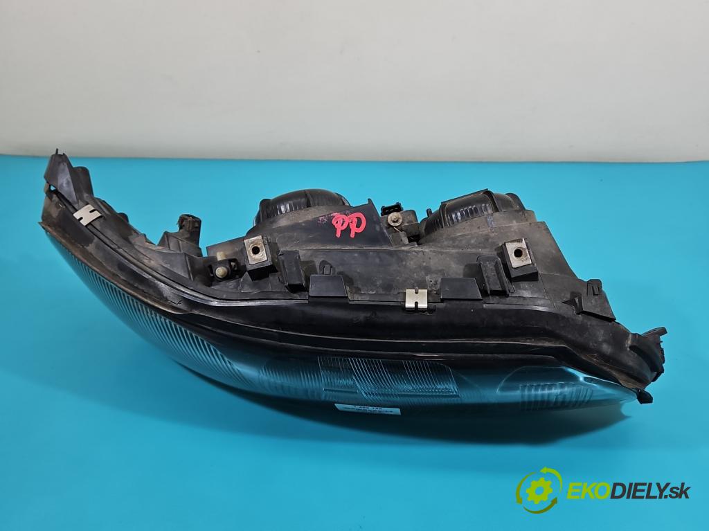 Volvo S60 I 2000-2010 2.4 D5 163 HP manual 120 kW 2401 cm3 4- Reflektor: pravý  (Svetlo predné pravé)