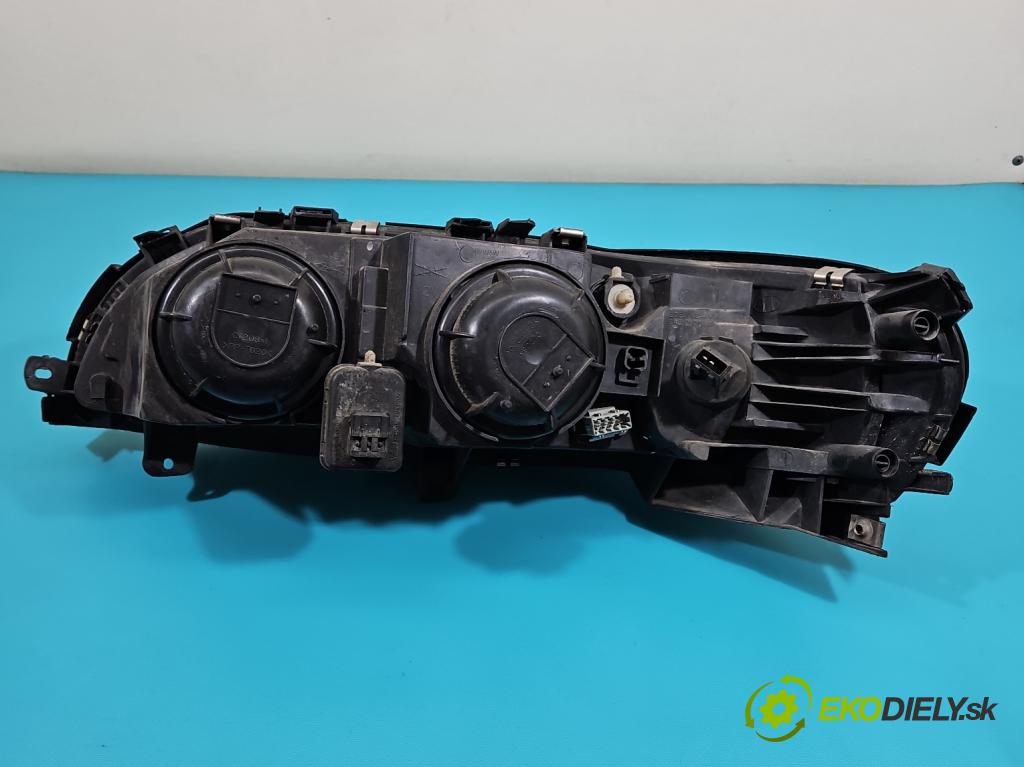 Volvo S60 I 2000-2010 2.4 D5 163 HP manual 120 kW 2401 cm3 4- Reflektor: pravý  (Svetlo predné pravé)