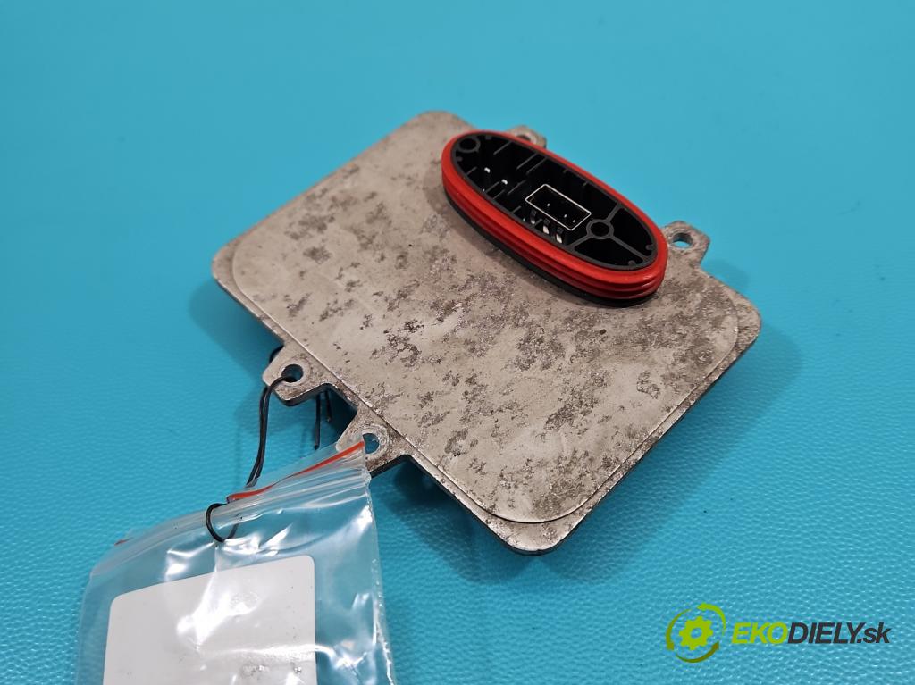 Chrysler Voyager V 2007-2016 3.8 V6 215KM automatic 158 kW 3778 cm3 5- střídač: xenon 5DV009000-00 (Riadiaca jednotka xenónu)