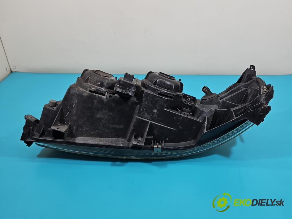 Volvo S60 I 2000-2010 2.0 T 179KM manual 132 kW 1984 cm3 4- Reflektor: pravý 8662598 (Svetlo predné pravé)