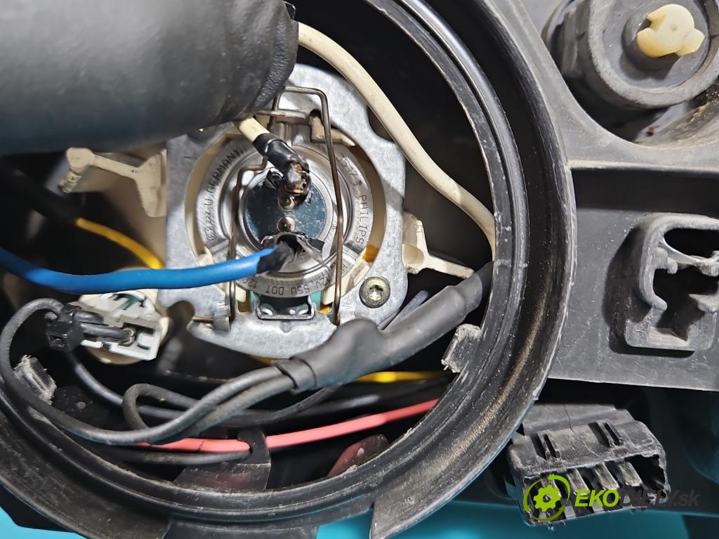 Volvo S60 I 2000-2010 2.0 T 179KM manual 132 kW 1984 cm3 4- Reflektor: pravý 8662598 (Svetlo predné pravé)