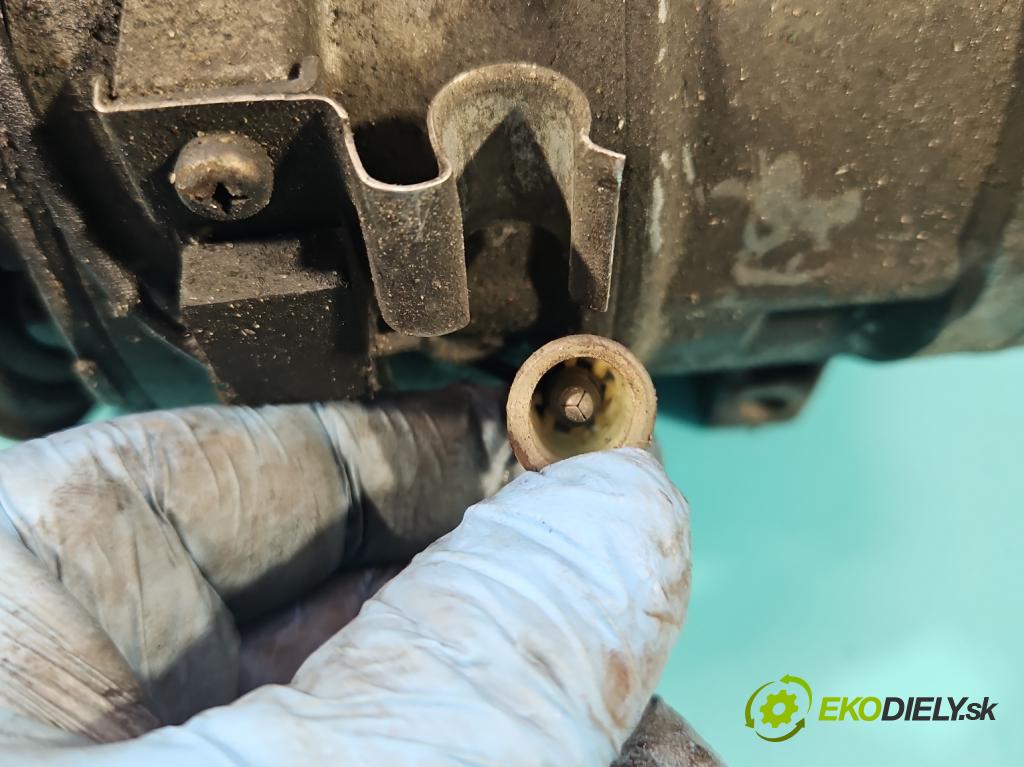 Volvo S60 I 2000-2010 2.0 T 179KM manual 132 kW 1984 cm3 4- Kompresor: klimatizácie  (Kompresor klimatizácie)