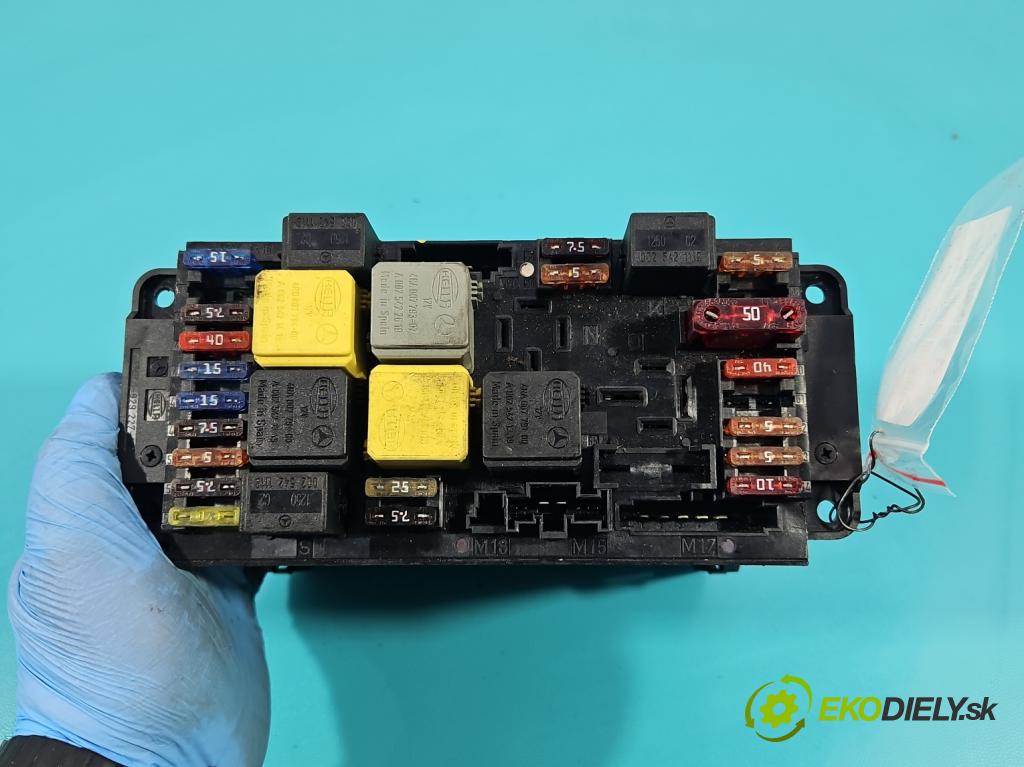 Mercedes C W203 2000-2007 2,2.0 cdi 116 hp manual 85 kW 2148 cm3 4- skříňka pojistková 0025459301 (Pojistkové skříňky)