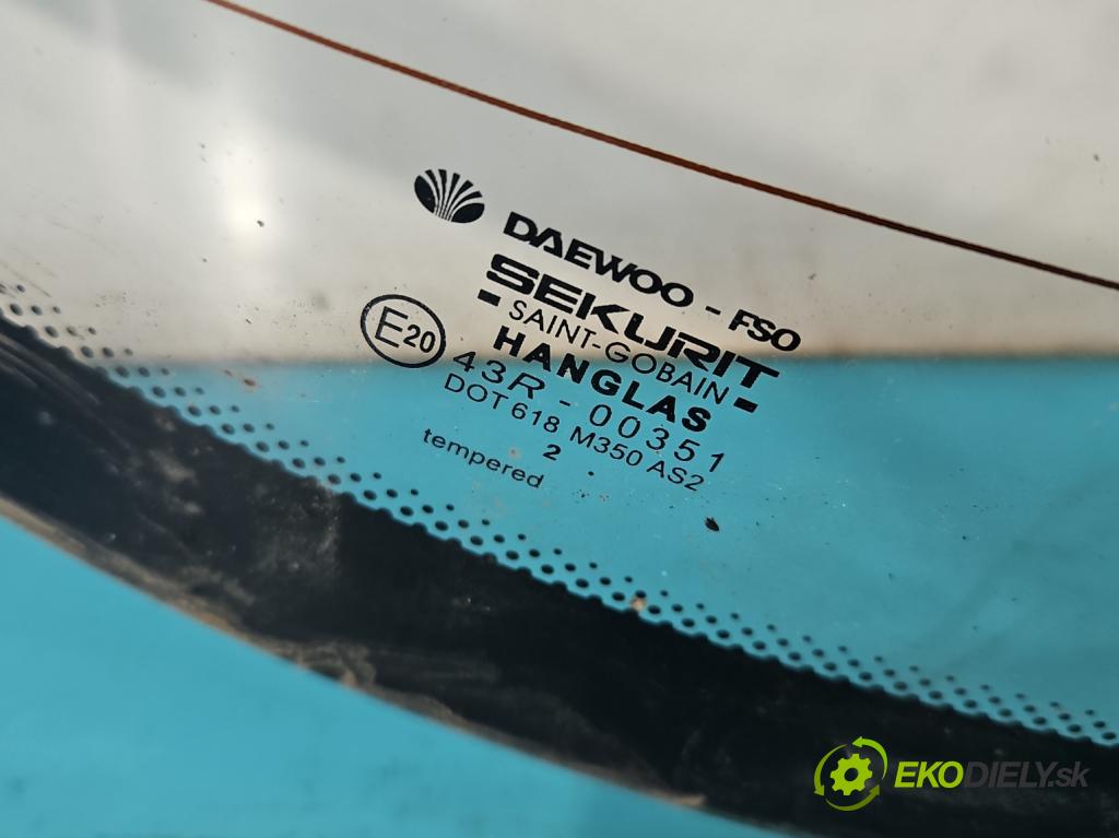 Daewoo Lanos 1.5 16V 100 hp manual 73,2 kW 1498 cm3 4- sklo zadní  (Okna zadní)