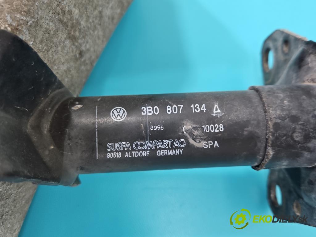 Vw Passat B5 1995-2005 1.6b 101 hp manual 74 kW 1595 cm3 4- výztuha nárazníku přední