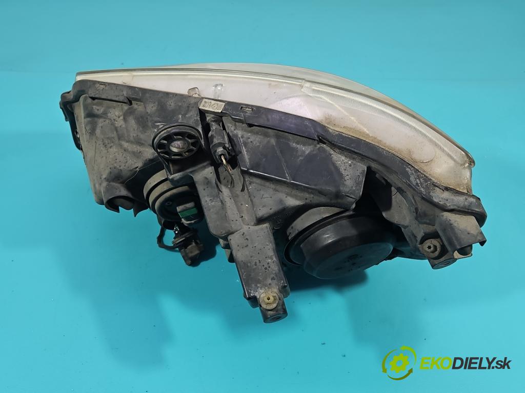 Chrysler Voyager V 2007-2016 3.8 V6 215KM automatic 158 kW 3778 cm3 5- Reflektor: pravý  (Svetlo predné pravé)