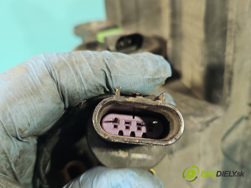 Chrysler Voyager V 2007-2016 3.8 V6 215KM automatic 158 kW 3778 cm3 5- Reflektor: pravý  (Svetlo predné pravé)