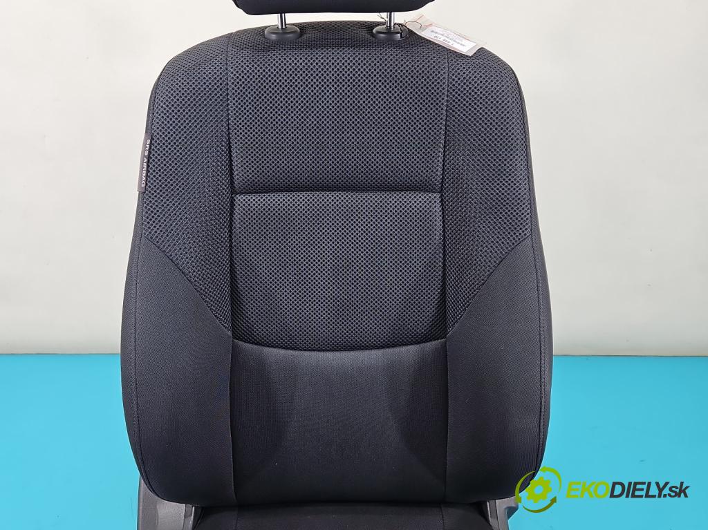 Hyundai I30 I 2007-2012 1.6 16V 122 HP manual 89,7 kW 1591 cm3 5- Sedačka pravý  (Sedačka, sedadlo)