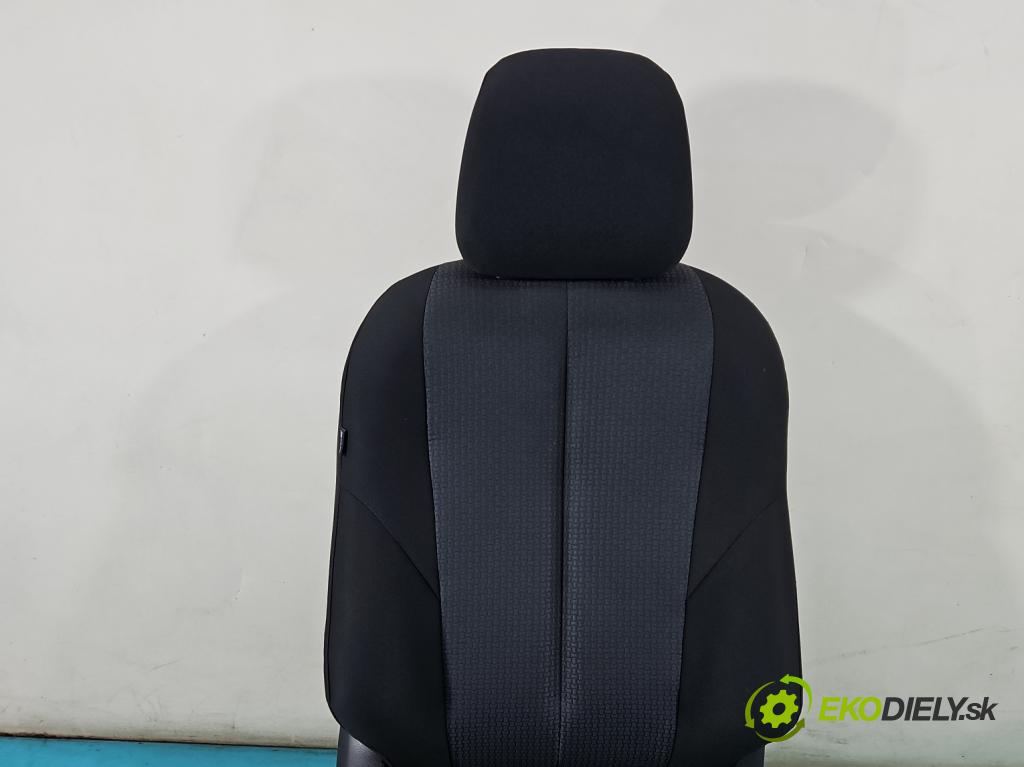 Isuzu D-Max II 2011-2019 2.5 crdi 163 HP automatic 120 kW 2499 cm3 5- Sedačka pravý  (Sedačka, sedadlo)