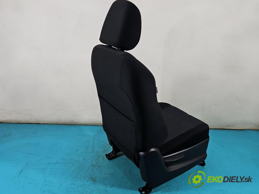 Isuzu D-Max II 2011-2019 2.5 crdi 163 HP automatic 120 kW 2499 cm3 5- Sedačka pravý  (Sedačka, sedadlo)