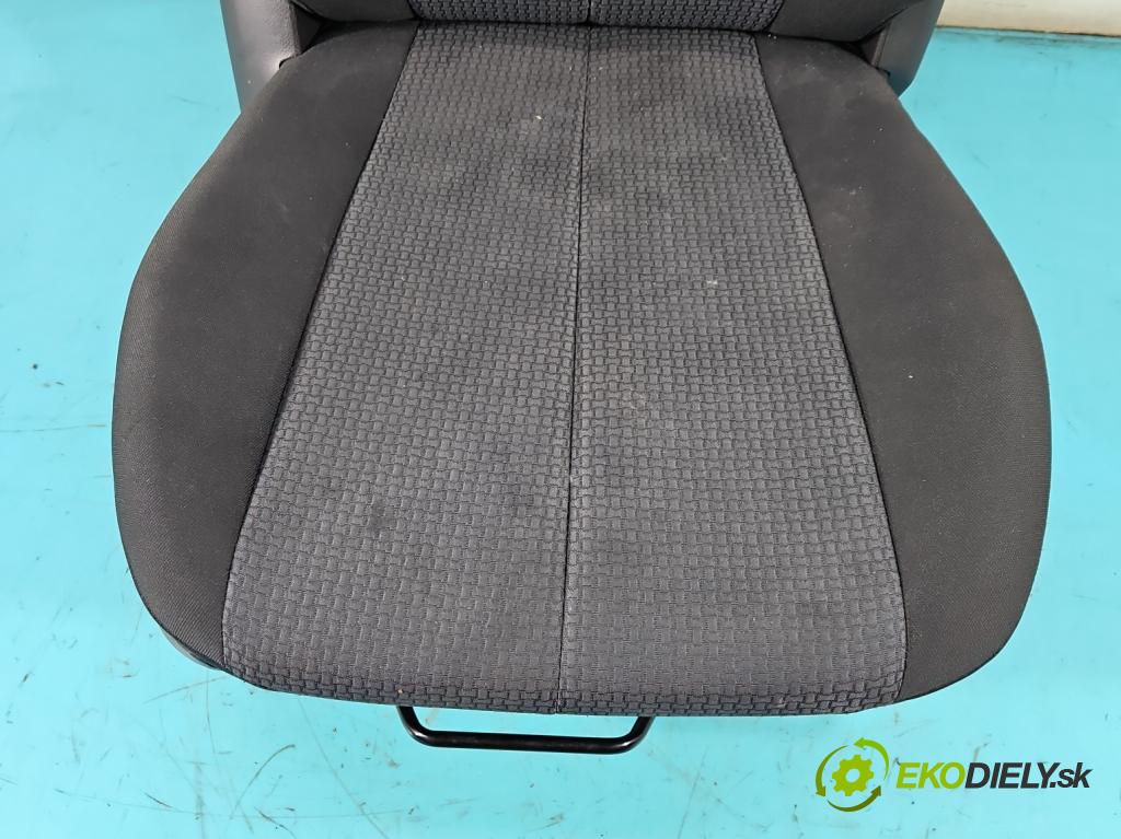 Isuzu D-Max II 2011-2019 2.5 crdi 163 HP automatic 120 kW 2499 cm3 5- Sedačka pravý  (Sedačka, sedadlo)