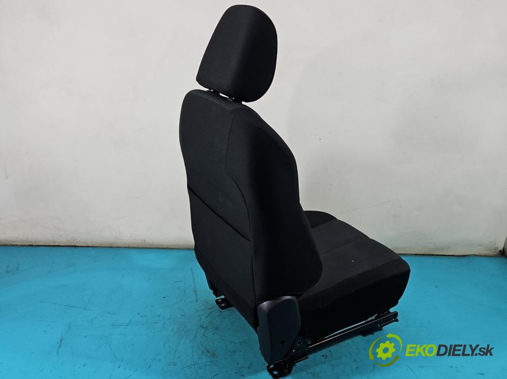 Isuzu D-Max II 2011-2019 2.5 crdi 163 HP automatic 120 kW 2499 cm3 5- Sedačka pravý  (Sedačka, sedadlo)