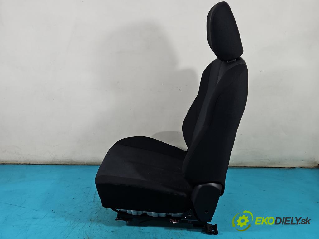 Isuzu D-Max II 2011-2019 2.5 crdi 163 HP automatic 120 kW 2499 cm3 5- Sedačka pravý  (Sedačka, sedadlo)