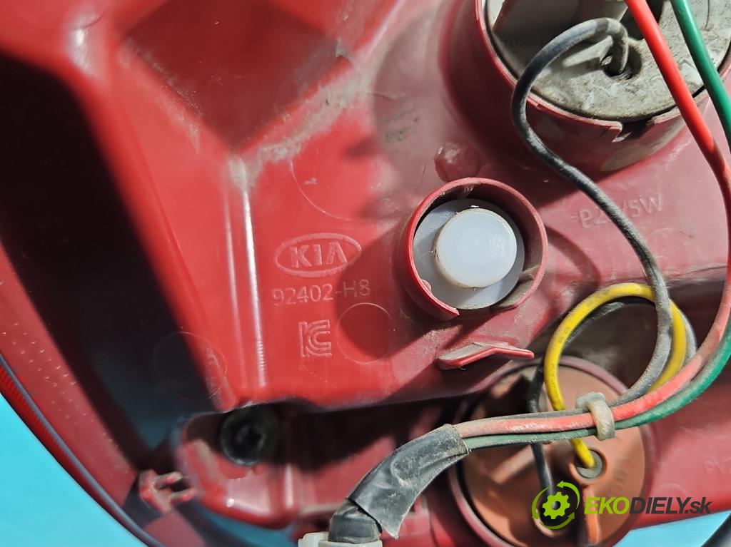 Kia Rio IV 2016-2023 1.4 crdi 90 HP manual 66 kW 1396 cm3 5- svetlo / reflektor zadné pravé 92402-H8 (Kľučka dverí ostatné)
